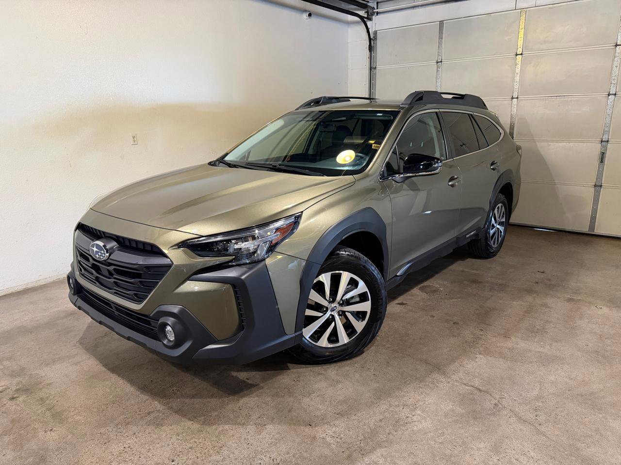 Used 2024 Subaru Outback Premium image 1