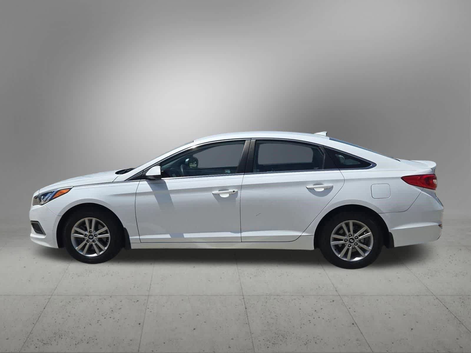 Used 2017 Hyundai Sonata SE FWD image 3