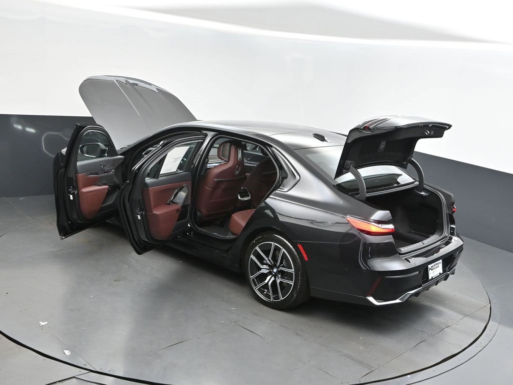 New 2026 BMW 740i xDrive w/ Executive Package image 2