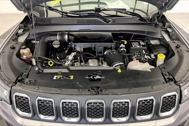 Used 2024 Jeep Compass Latitude w/ Altitude Special Edition AWD/4WD image 9