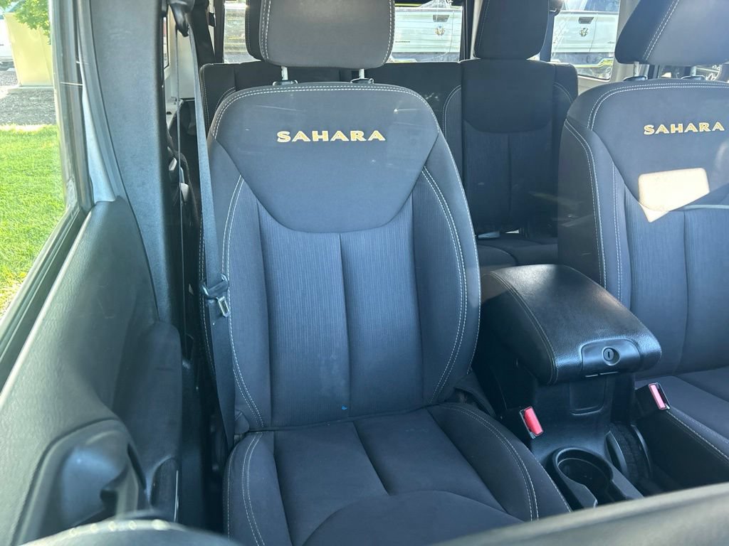 Used 2014 Jeep Wrangler Unlimited Sahara w/ Connectivity Group AWD/4WD image 12