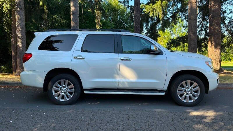 Used 2016 Toyota Sequoia Platinum AWD/4WD image 4