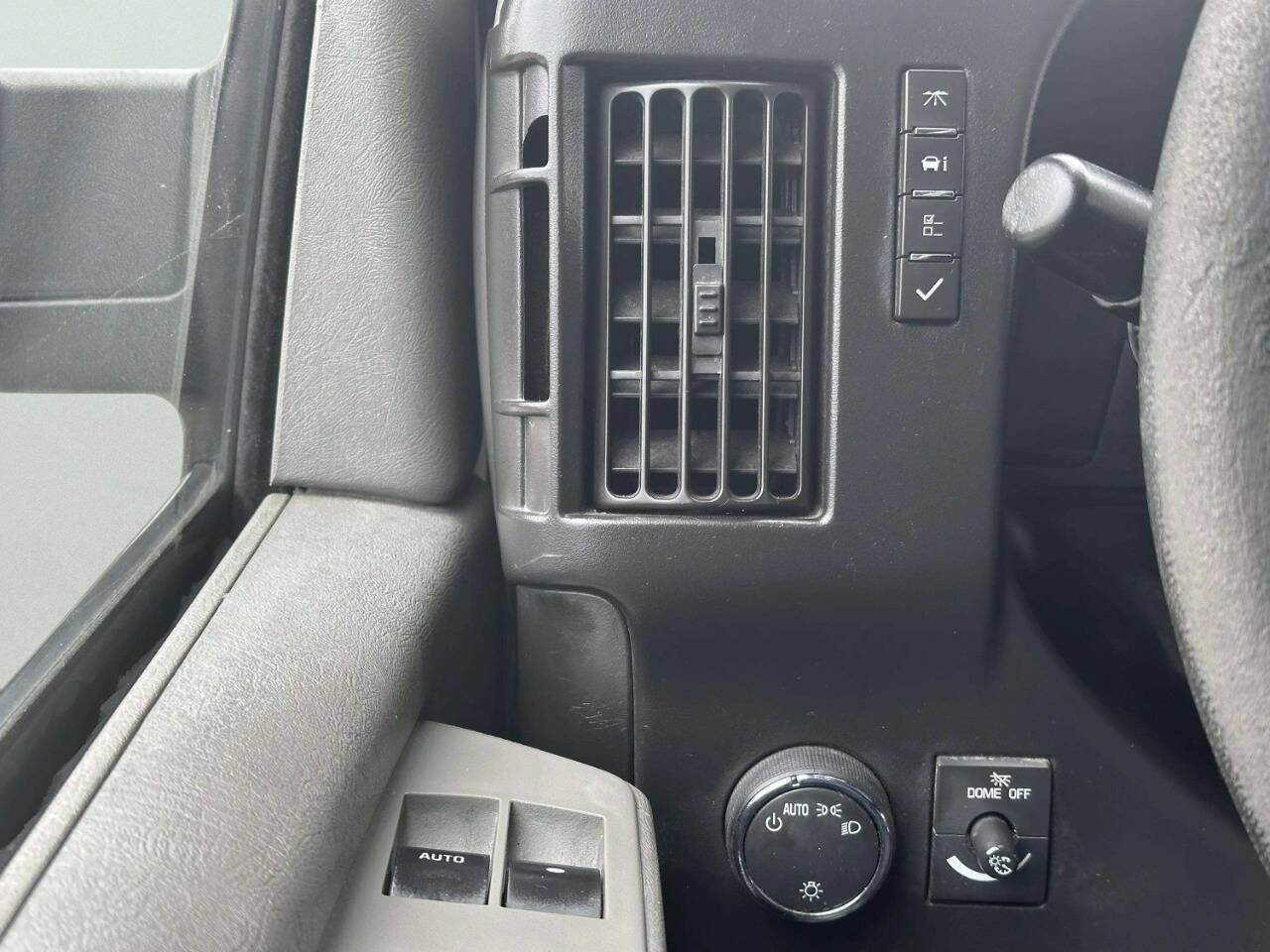 Used 2014 Chevrolet Express 2500 image 21