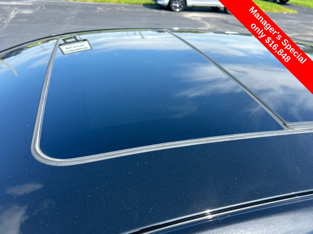 Used 2022 Chevrolet Malibu LT FWD image 9