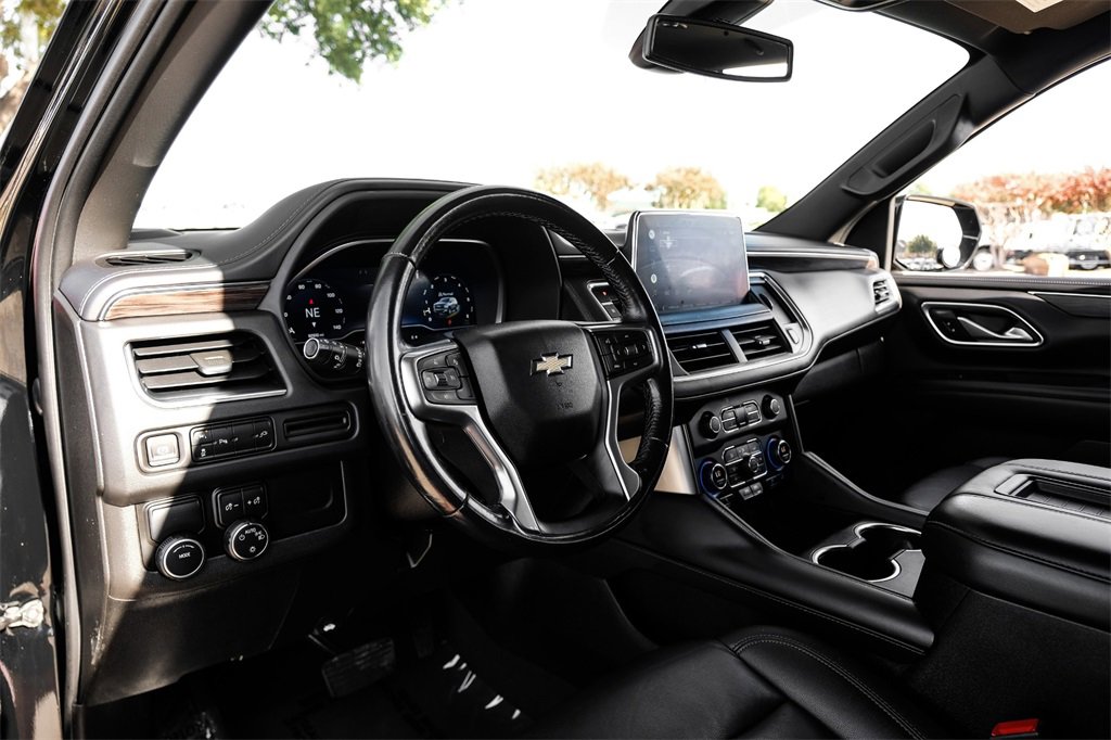 Used 2022 Chevrolet Suburban LT image 2