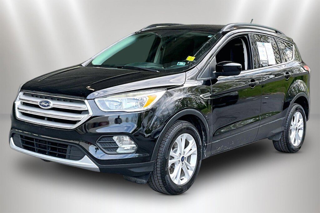 Used 2018 Ford Escape SE w/ SE Sync 3 Package AWD/4WD image 3
