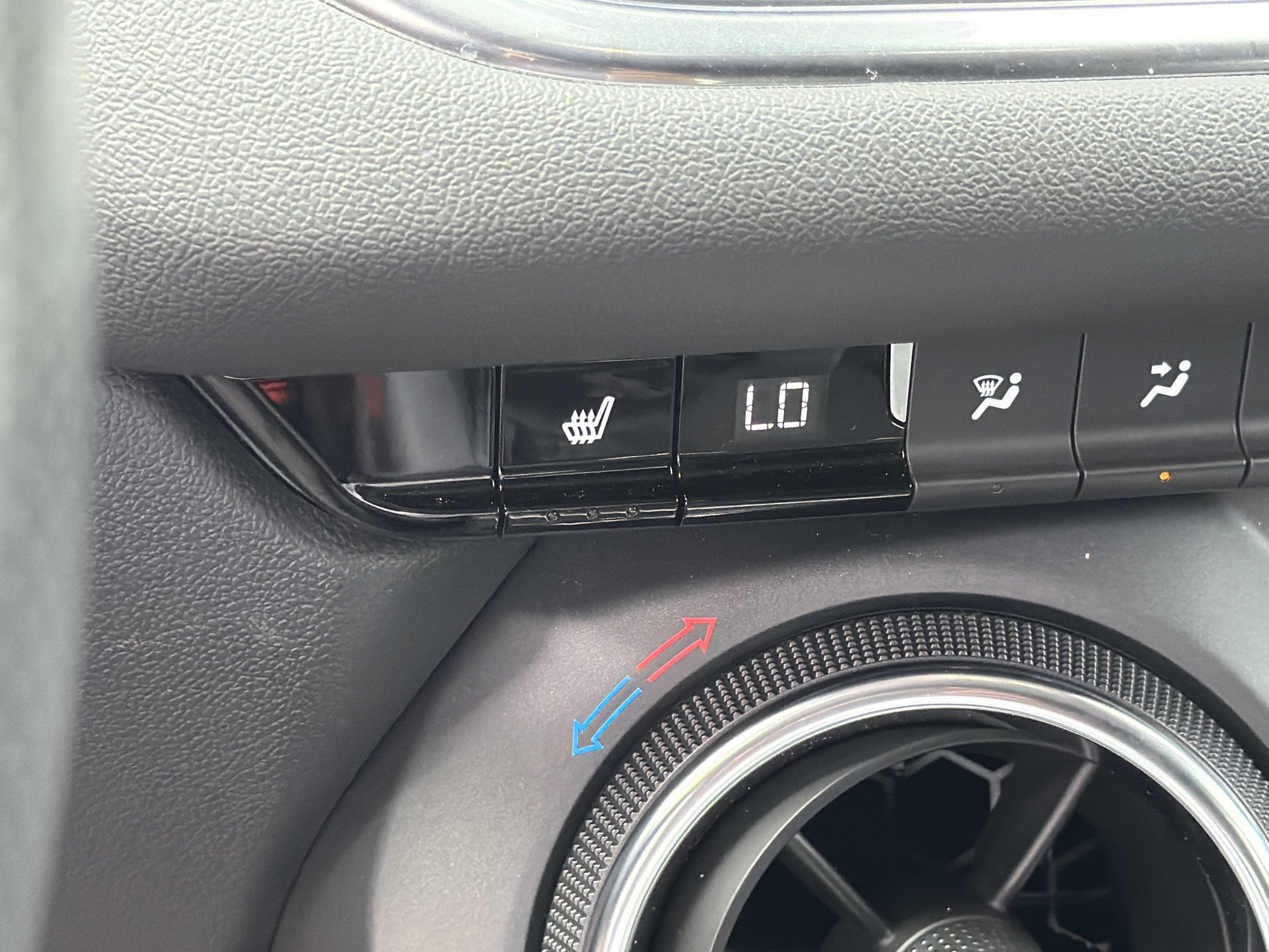 Used 2024 Chevrolet Blazer LT w/ Convenience Package FWD image 30