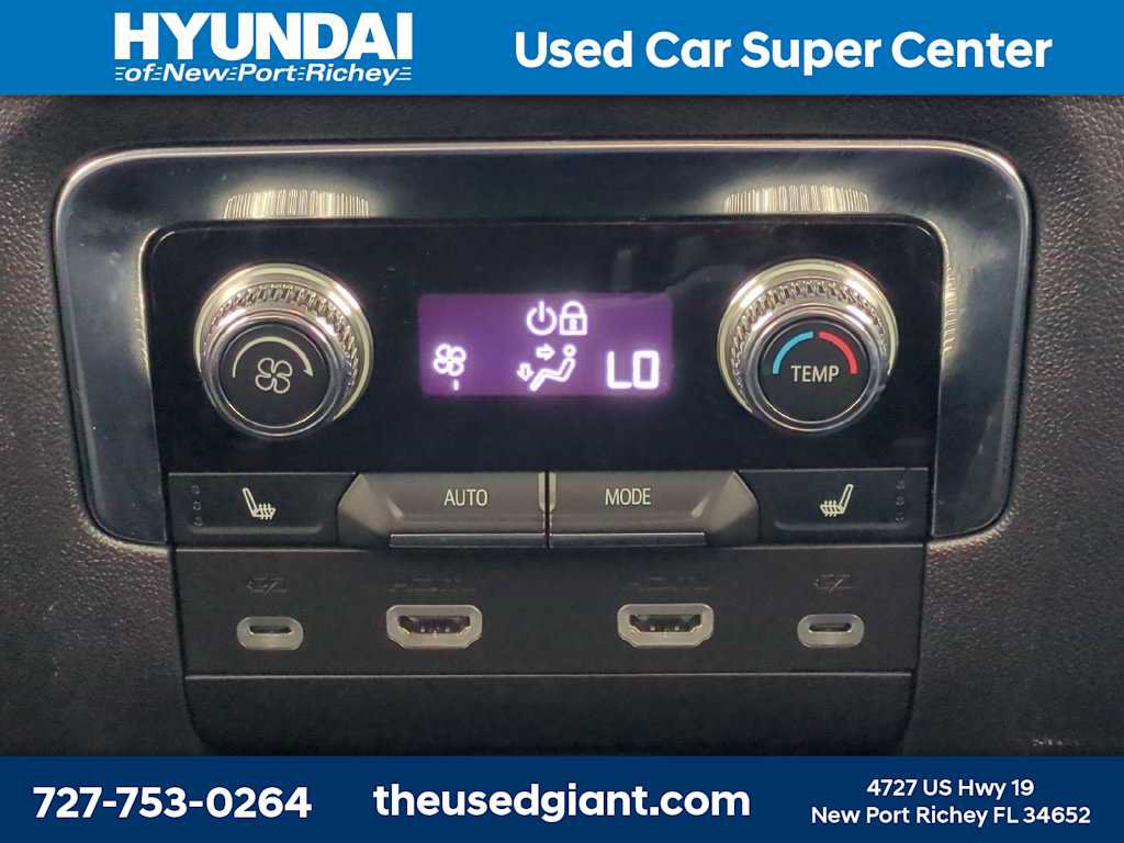 Used 2024 GMC Yukon XL Denali w/ Advanced Technology Package AWD/4WD image 17