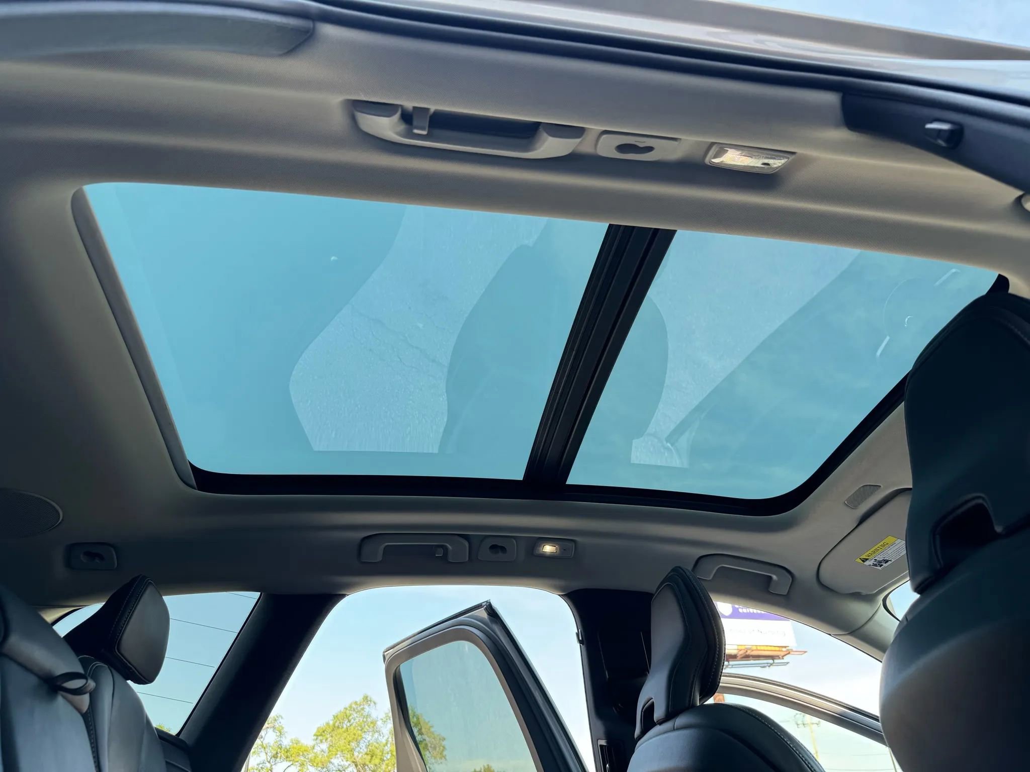 Used 2023 Volvo XC60 B5 Ultimate w/ Climate Package image 19