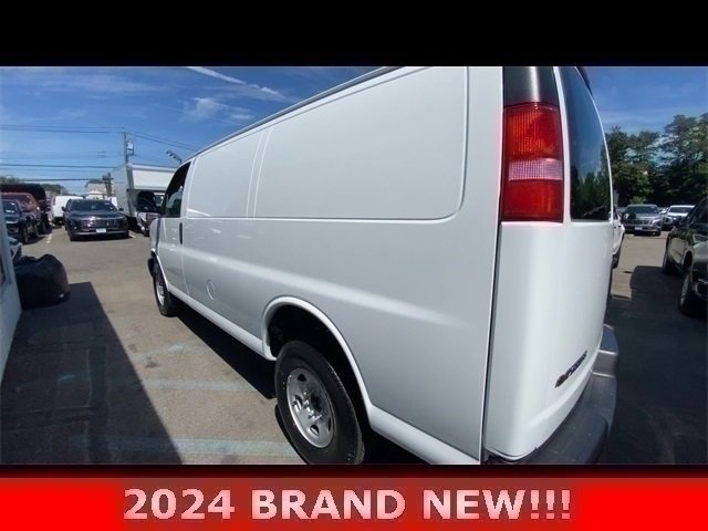 Used 2024 Chevrolet Express 2500 w/ Driver Convenience Package image 7