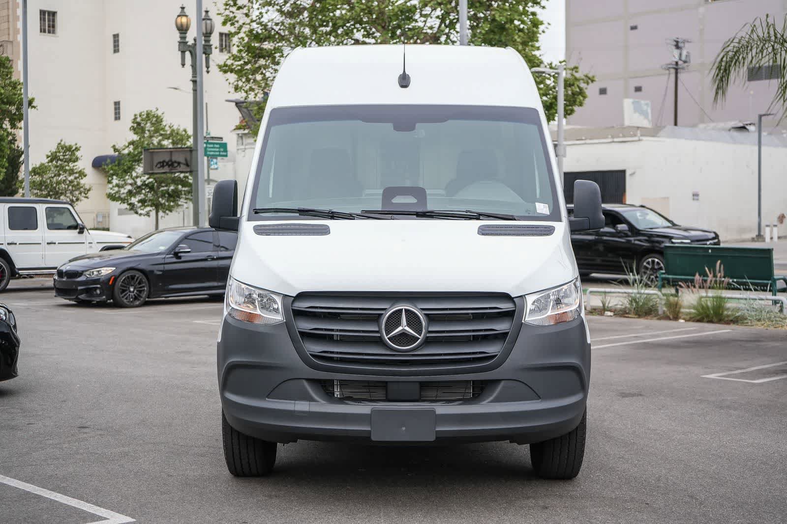 Used 2025 Mercedes-Benz Sprinter 2500 video 2