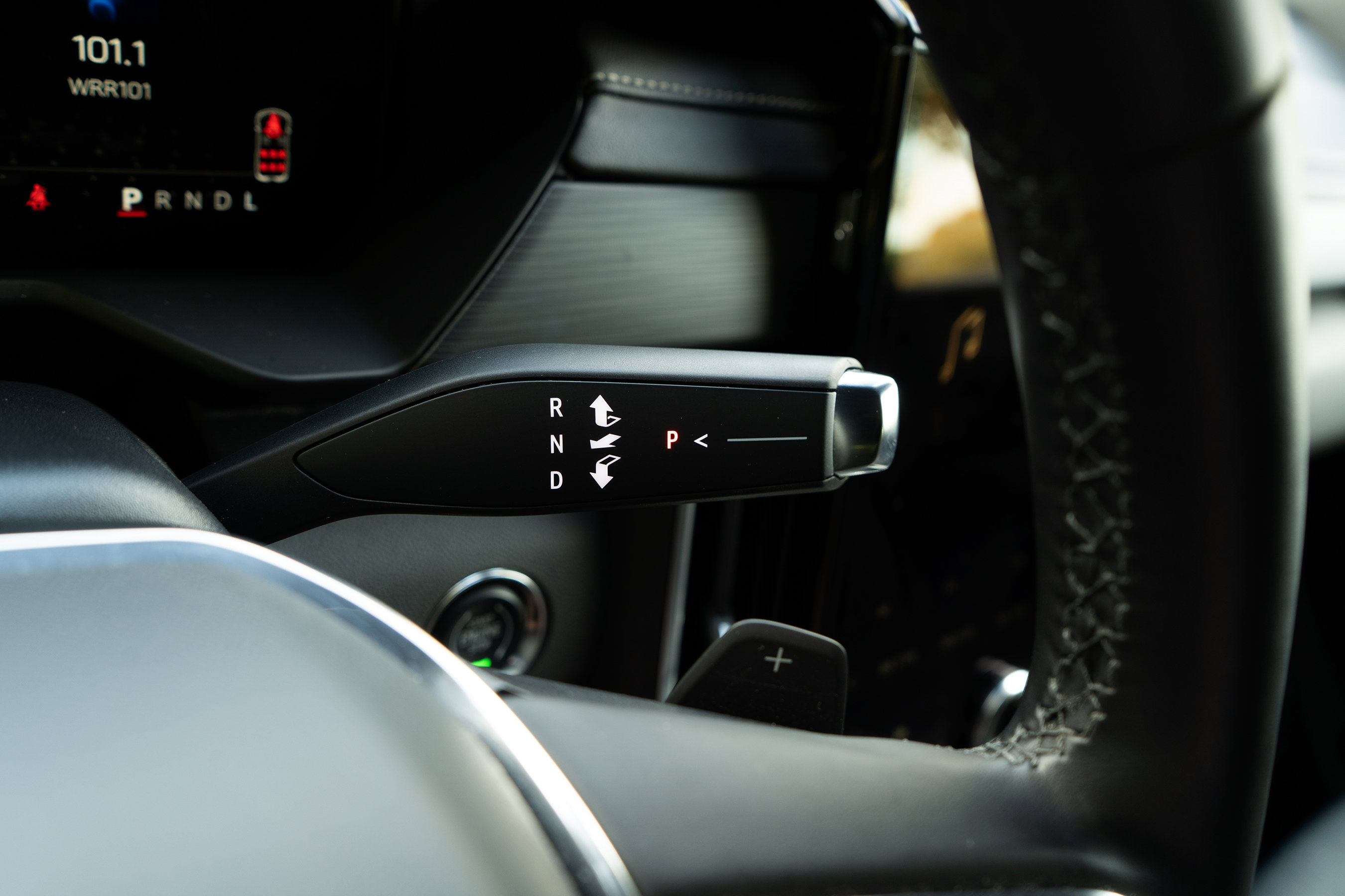 Used 2025 GMC Acadia Elevation image 25