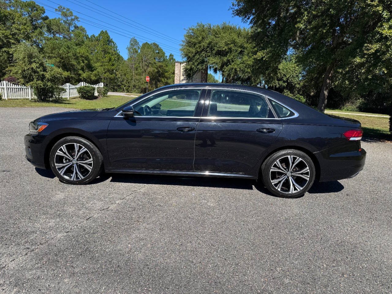 Used 2021 Volkswagen Passat 2.0T SE FWD image 3