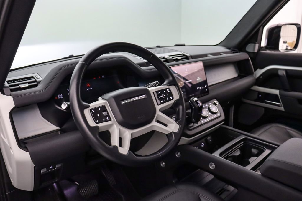 Used 2023 Land Rover Defender 130 SE image 15