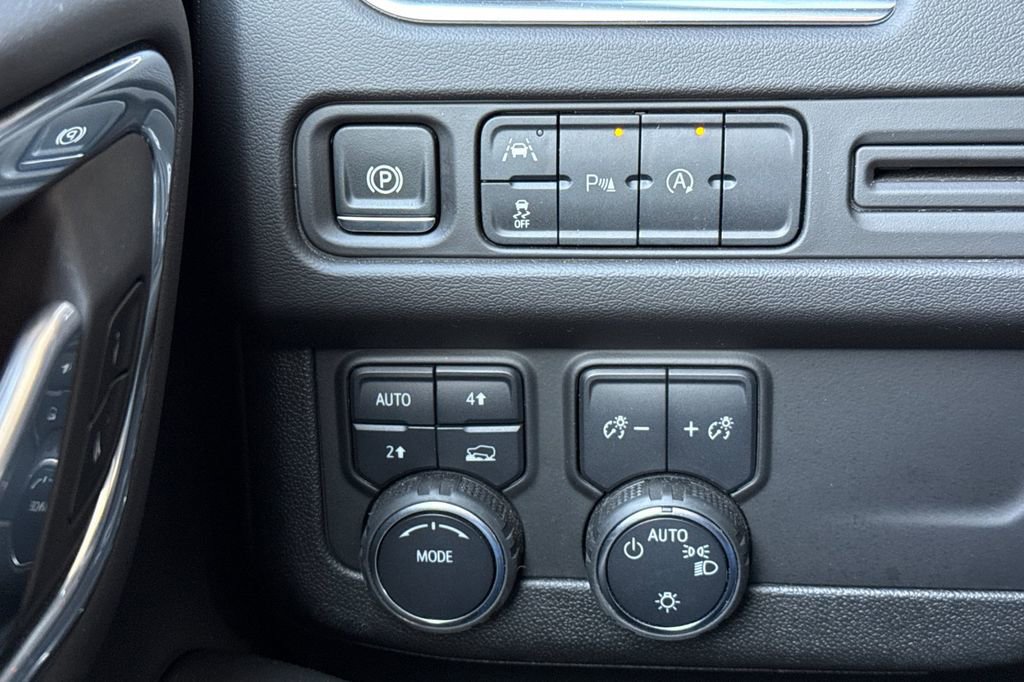 Used 2024 Chevrolet Suburban LT AWD/4WD image 40