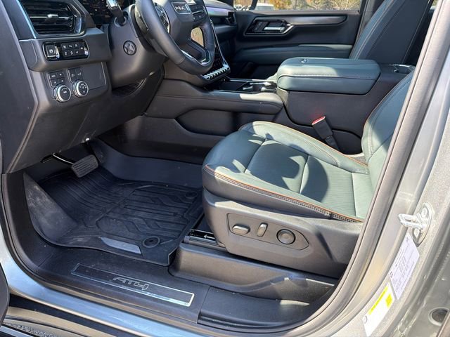 Used 2025 GMC Yukon XL AT4 w/ AT4 Premium Package image 9