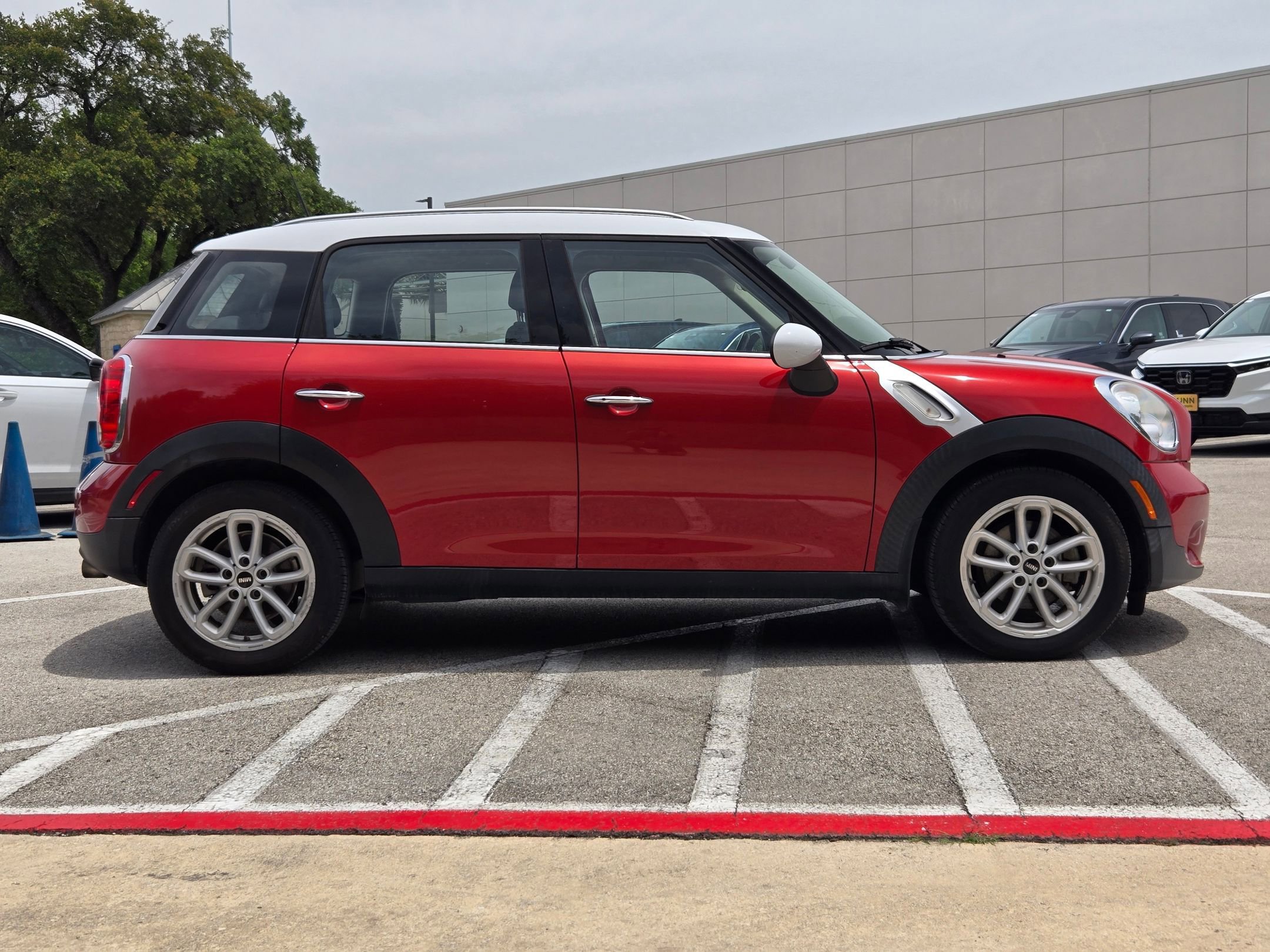 Used 2015 MINI Cooper Countryman FWD image 2