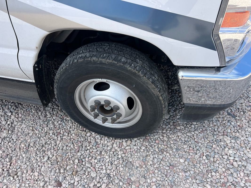 Used 2022 Ford E-450 and Econoline 450 Super Duty w/ Motorhome Prep Package image 2