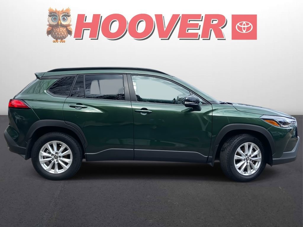 Used 2025 Toyota Corolla Cross LE video 2