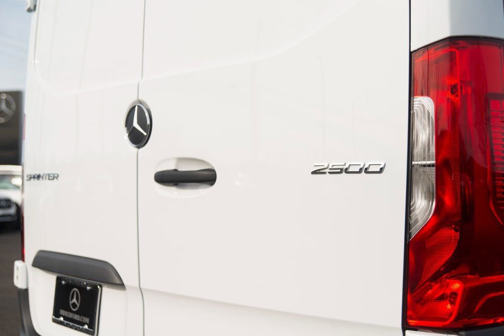 Used 2025 Mercedes-Benz Sprinter 2500 image 15