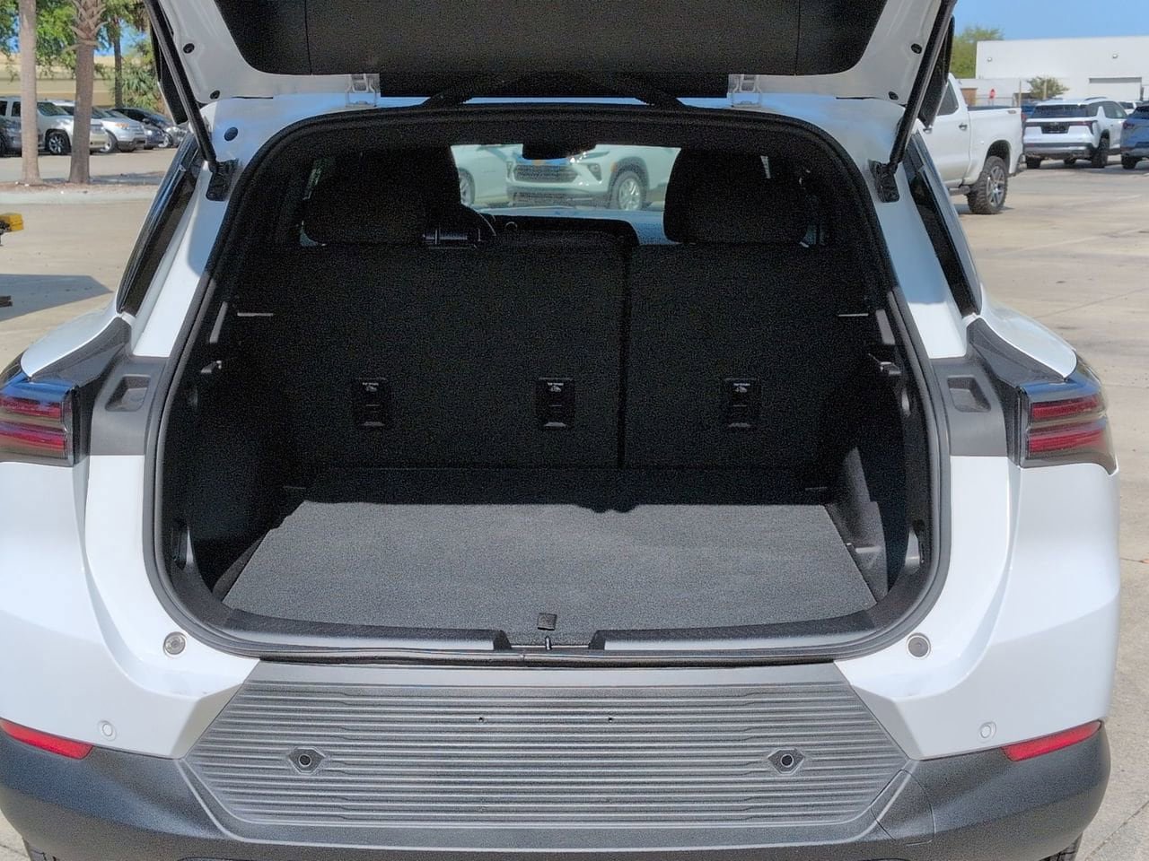 Used 2025 Chevrolet Equinox EV LT image 22