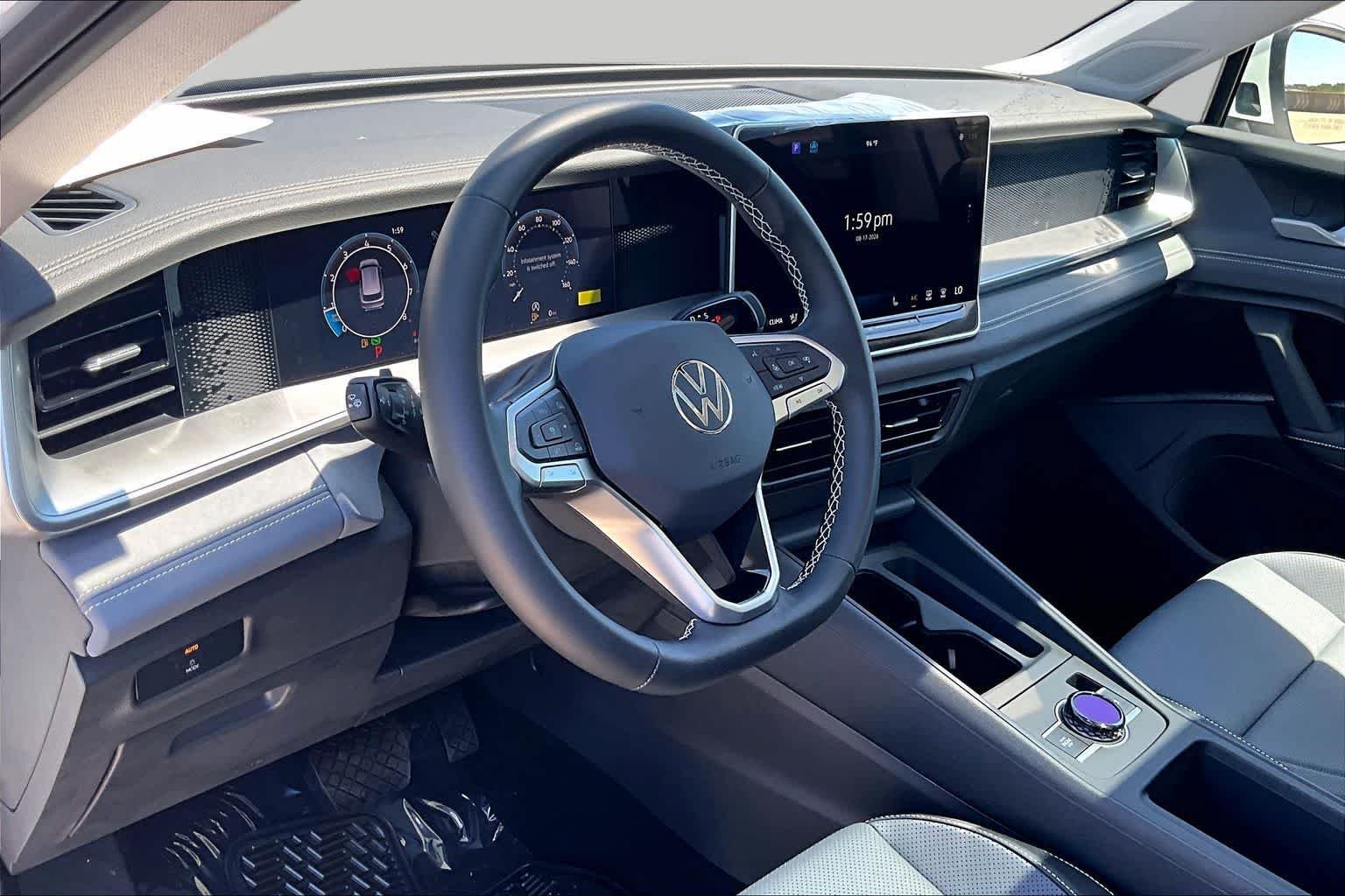 New 2026 Volkswagen Tiguan SE FWD image 8