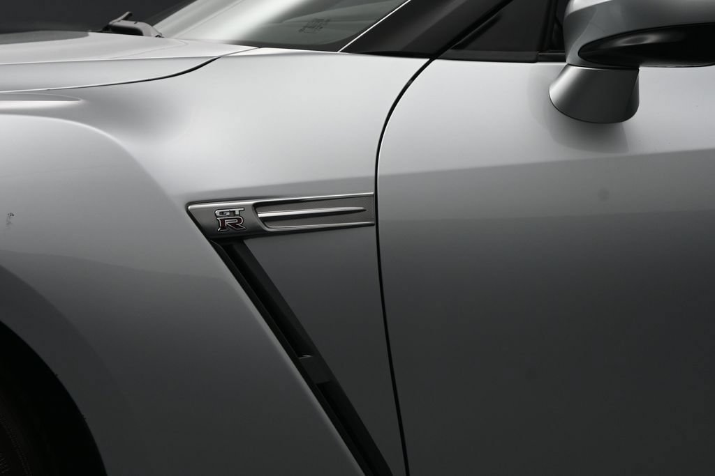 Used 2011 Nissan GT-R Premium AWD/4WD image 23