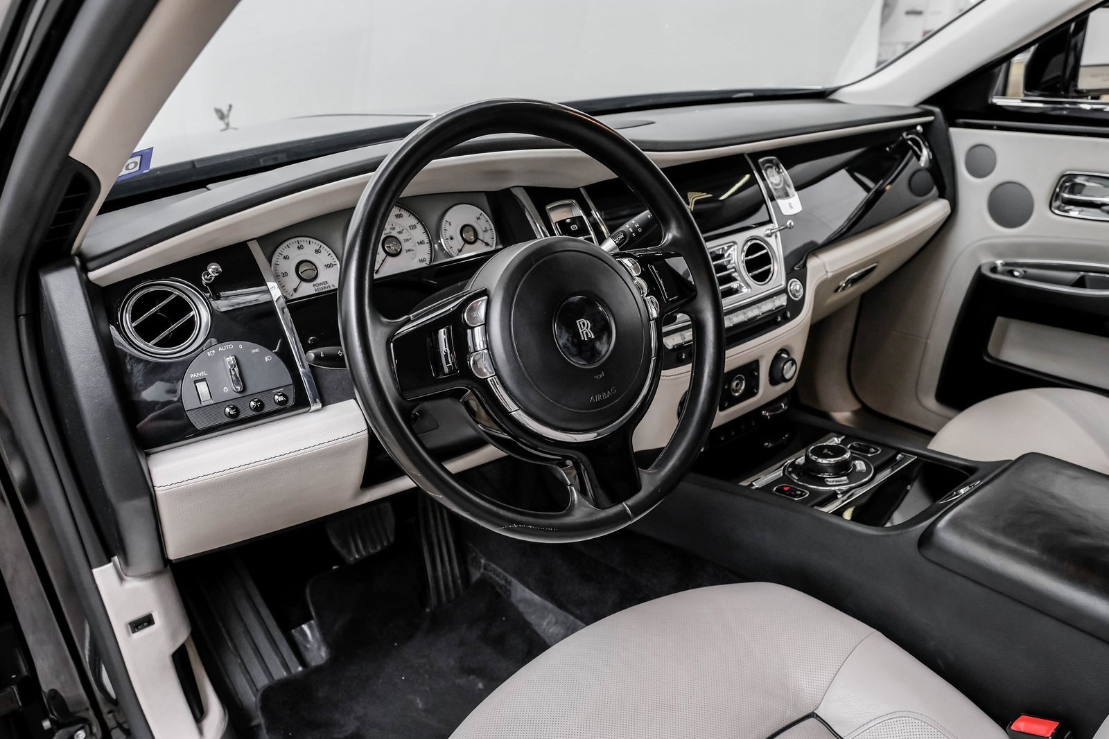 Used 2014 Rolls-Royce Ghost image 24