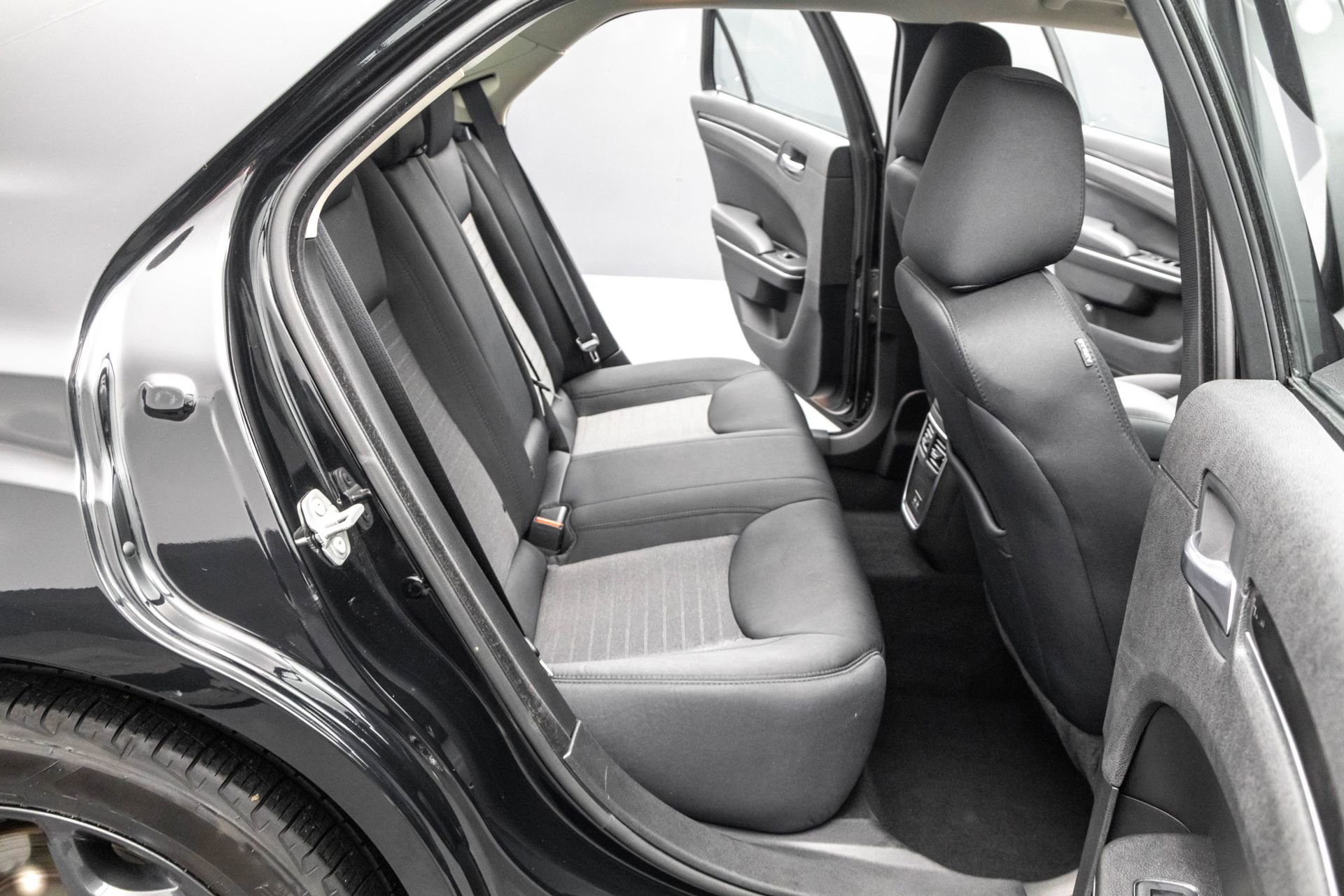 Used 2022 Chrysler 300 Touring w/ Sport Appearance Package image 32