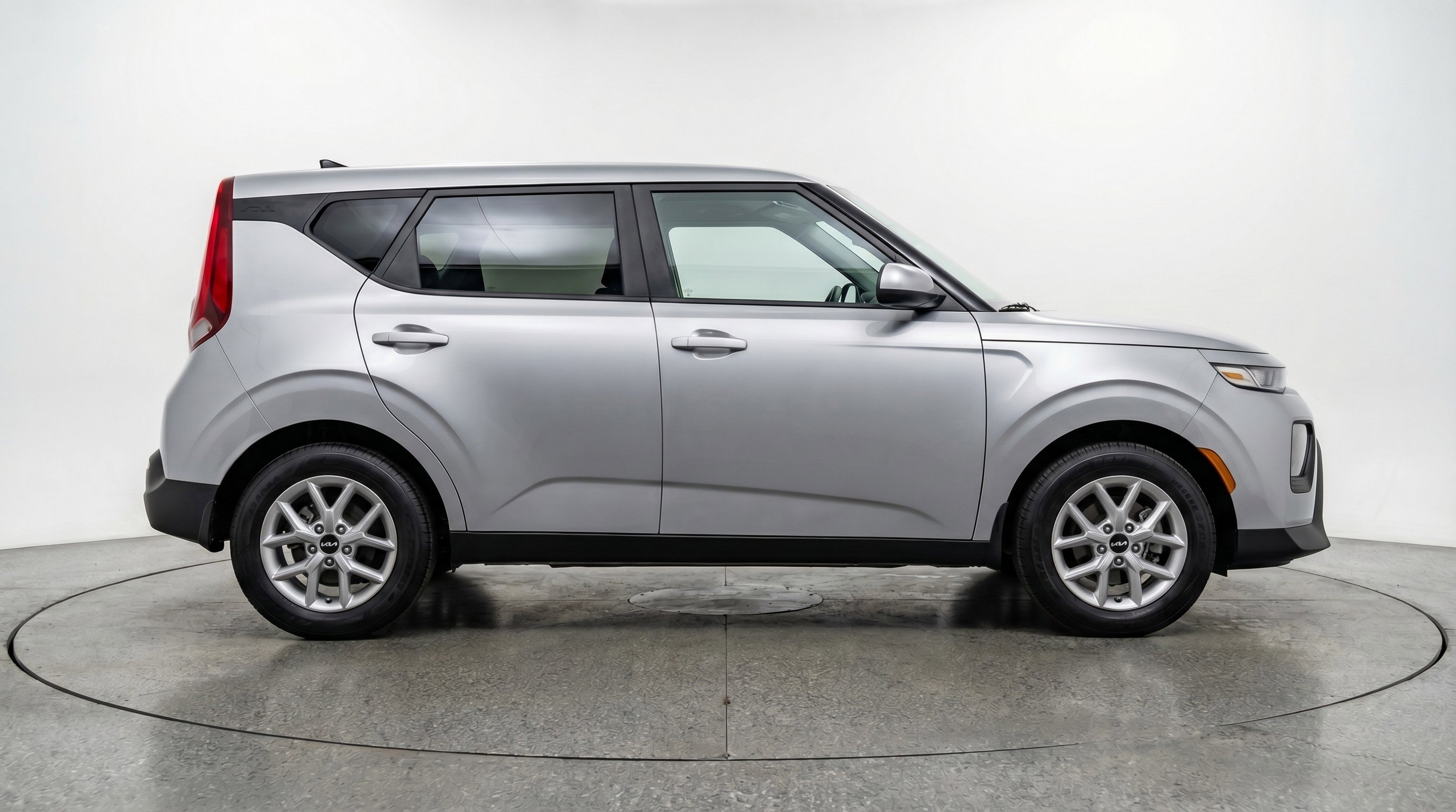Used 2025 Kia Soul LX w/ LX Technology Package image 11