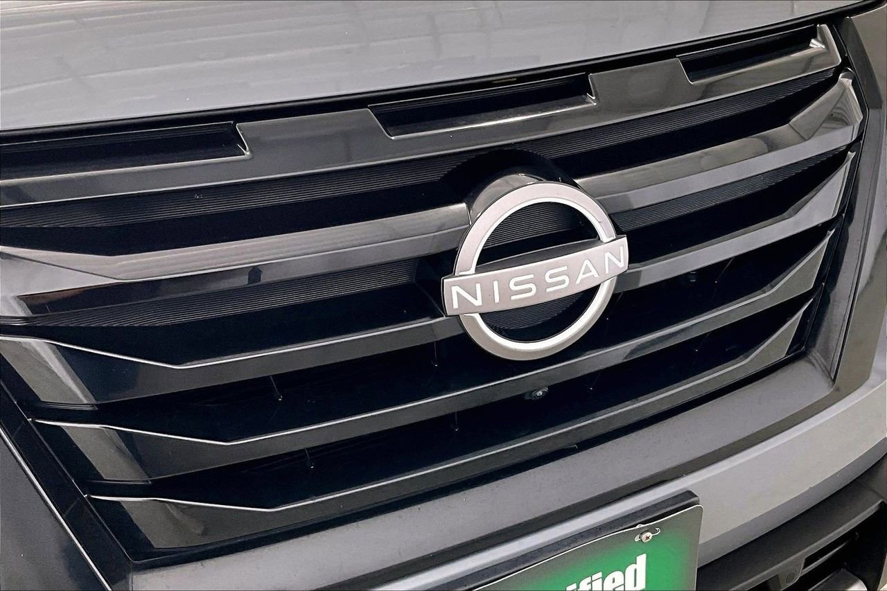 Used 2023 Nissan Pathfinder Platinum w/ Cargo Package FWD image 30