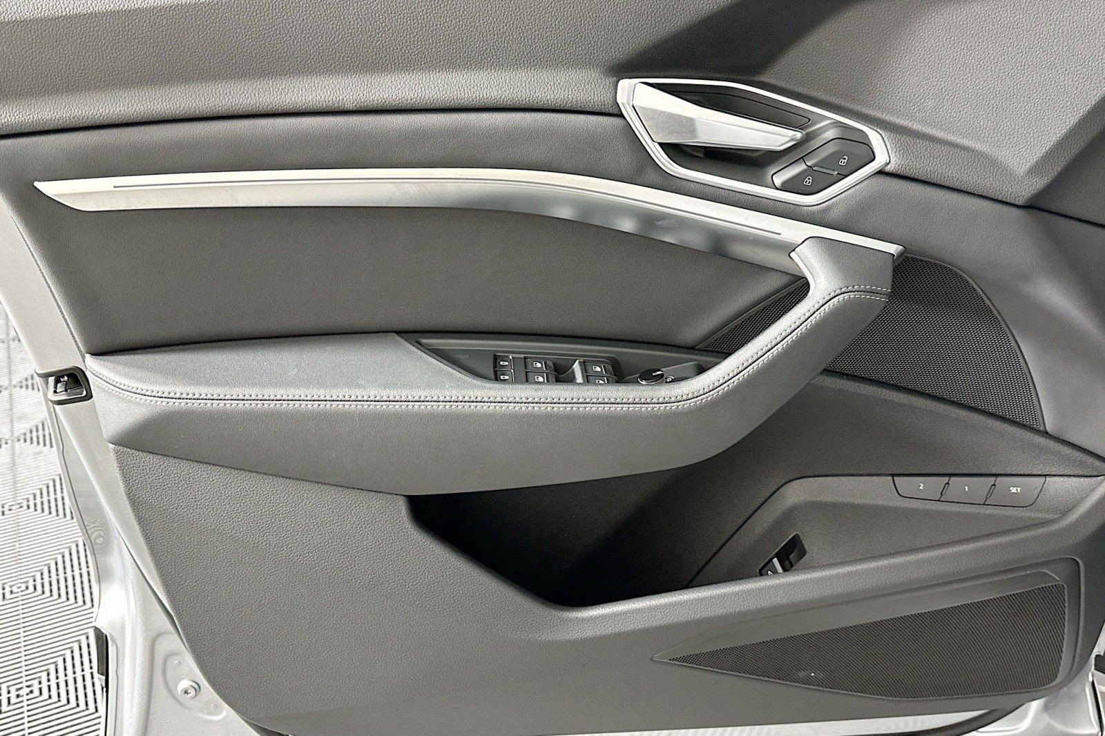 Used 2023 Audi e-tron Premium image 21