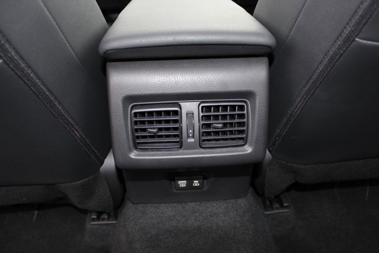 Used 2025 Toyota Camry SE image 18