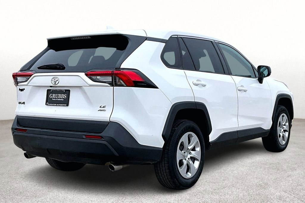 Used 2022 Toyota RAV4 LE image 2