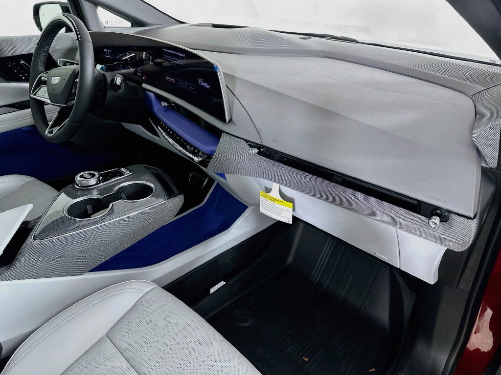 New 2027 Cadillac Optiq Premium Sport w/ LPO, Floor Liner Package AWD/4WD image 38