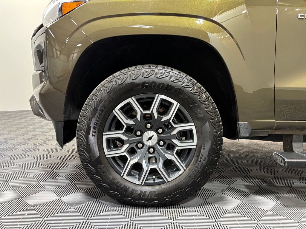 Used 2023 Chevrolet Colorado Z71 AWD/4WD image 5