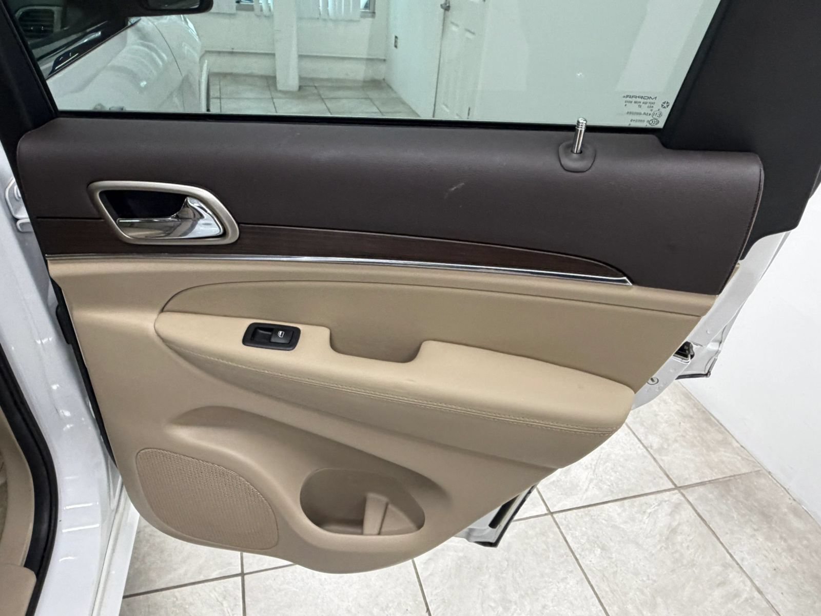 Used 2015 Jeep Grand Cherokee Overland AWD/4WD image 18