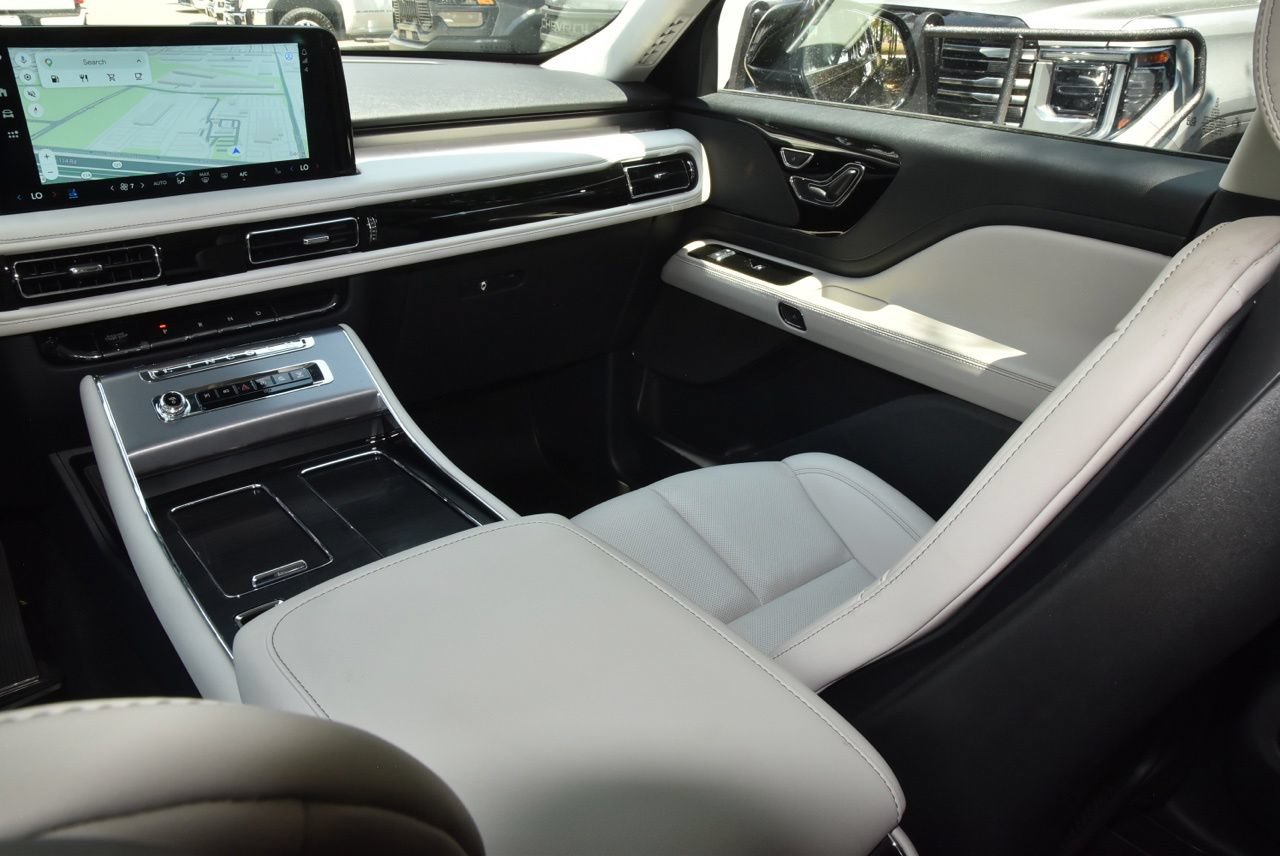Certified 2026 Lincoln Aviator AWD image 18