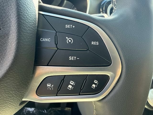 Used 2023 Chrysler Pacifica Touring-L FWD image 21