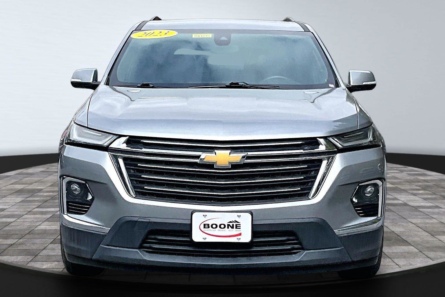 Used 2023 Chevrolet Traverse LT AWD/4WD image 2