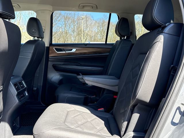 Certified 2025 Volkswagen Atlas SE image 25