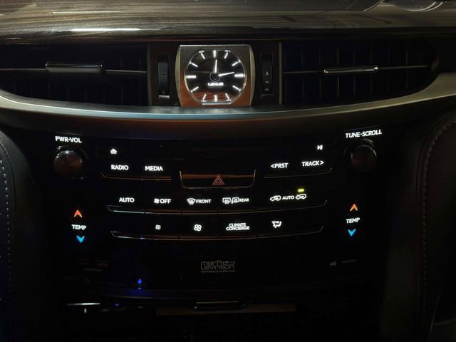 Used 2020 Lexus LX 570 4WD w/ 3rd Row & Luxury Pkg image 22