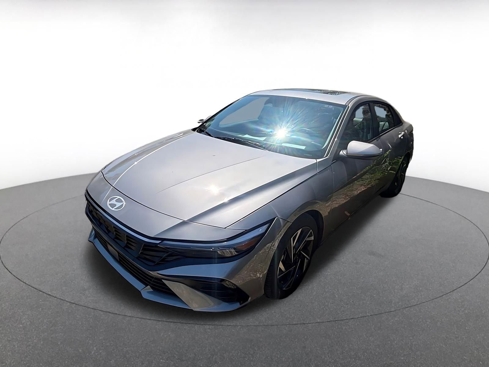 Used 2025 Hyundai Elantra Limited image 3