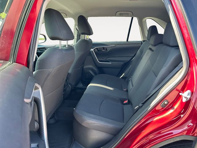 Used 2021 Toyota RAV4 LE image 13