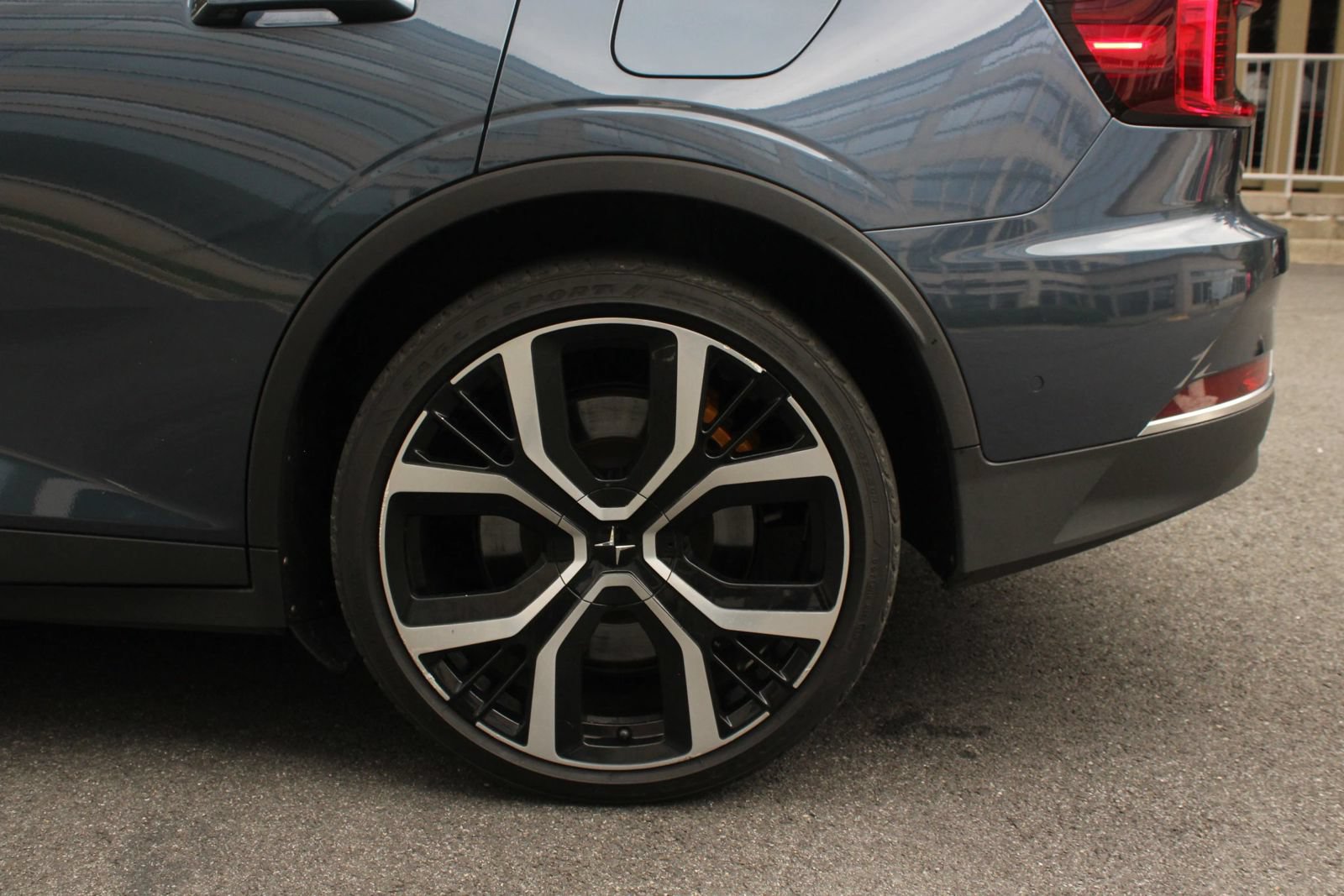 Used 2022 Polestar Polestar 2 w/ Performance Package AWD/4WD image 9