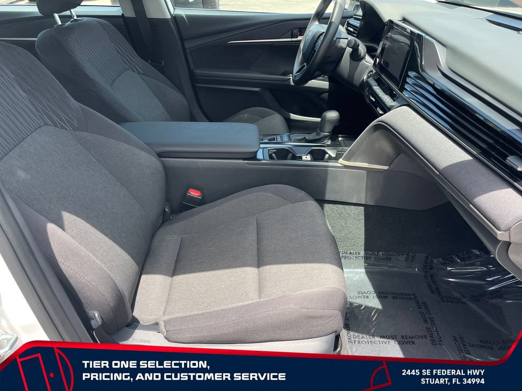 Used 2025 Toyota Camry LE FWD image 19