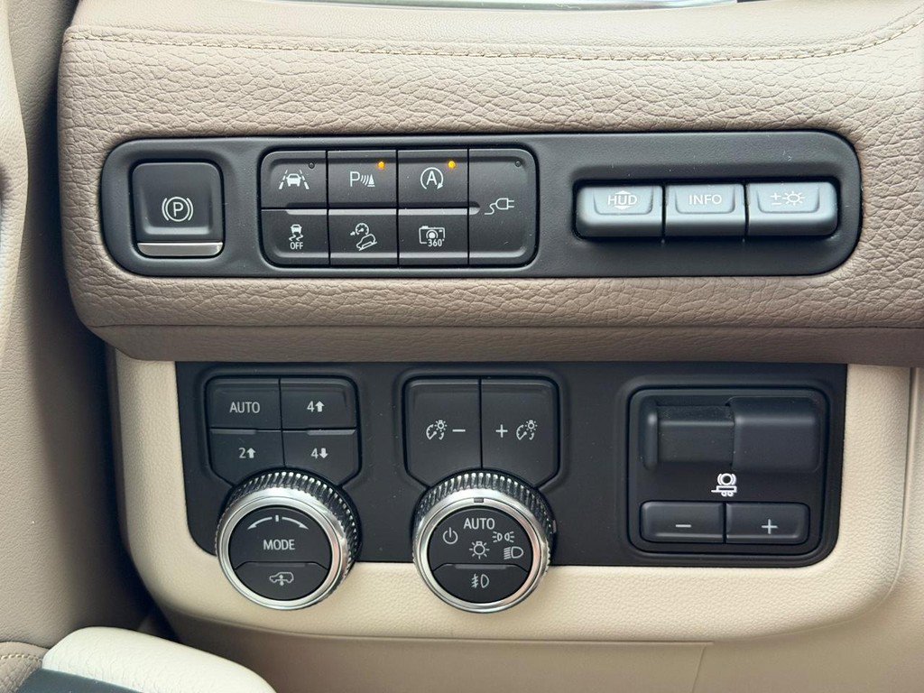 Used 2022 GMC Yukon XL Denali w/ Denali Premium Package AWD/4WD image 18