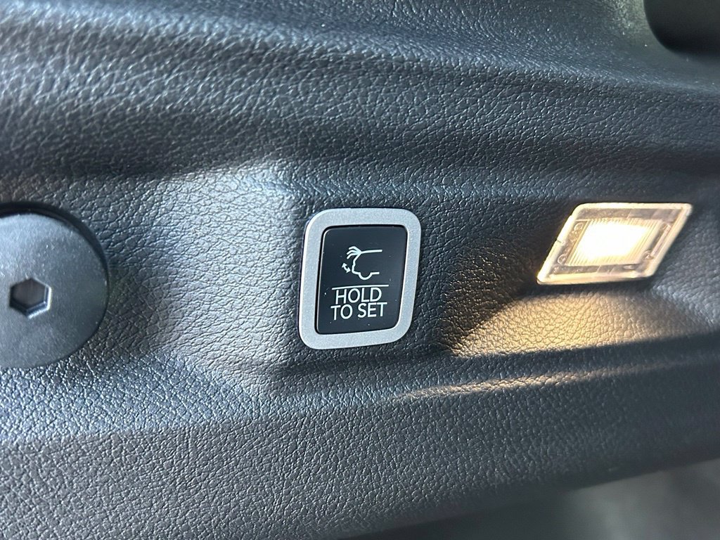 Used 2025 Jeep Grand Cherokee L Altitude RWD image 34