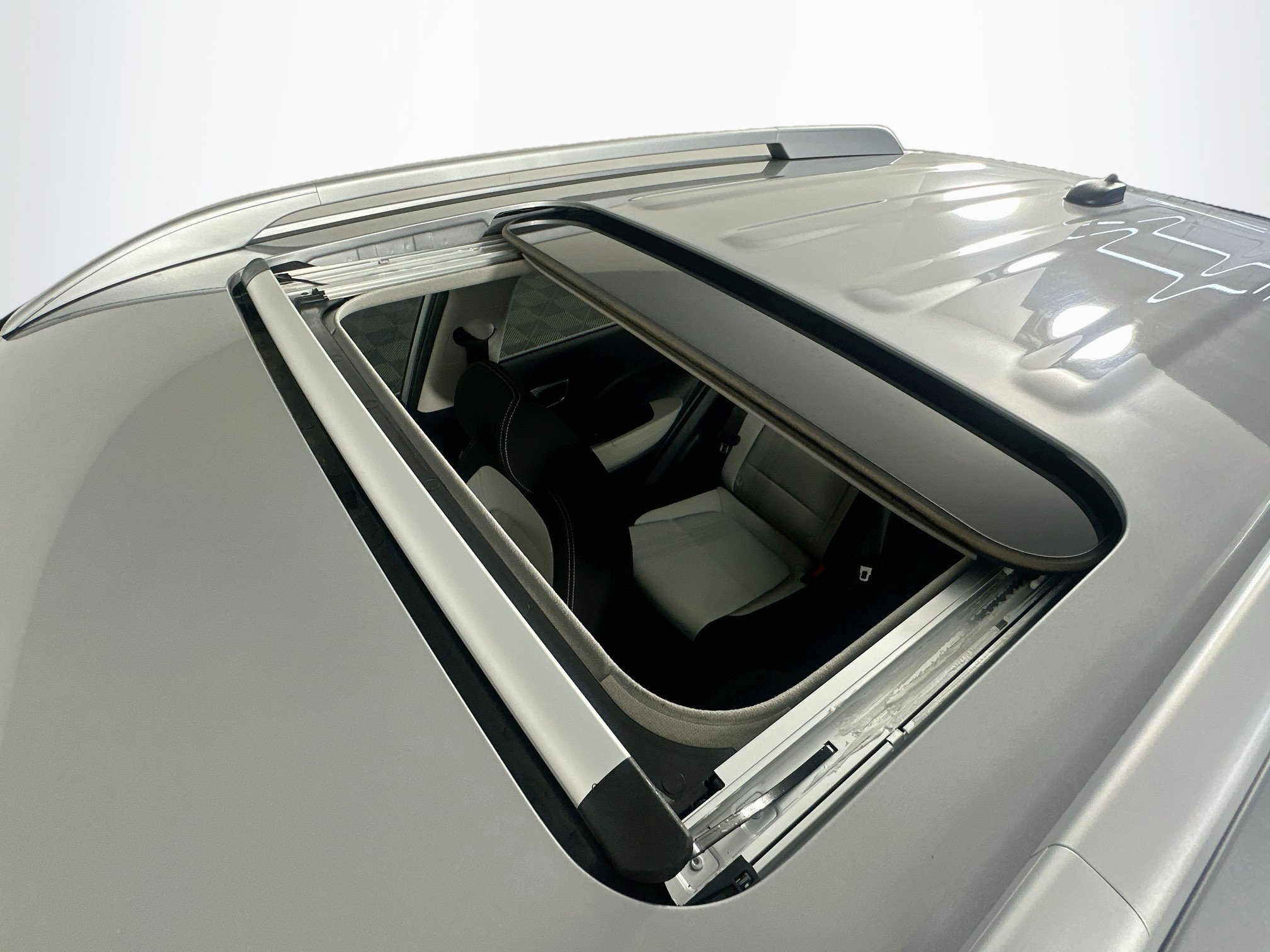 Used 2025 Hyundai Venue SEL FWD image 25