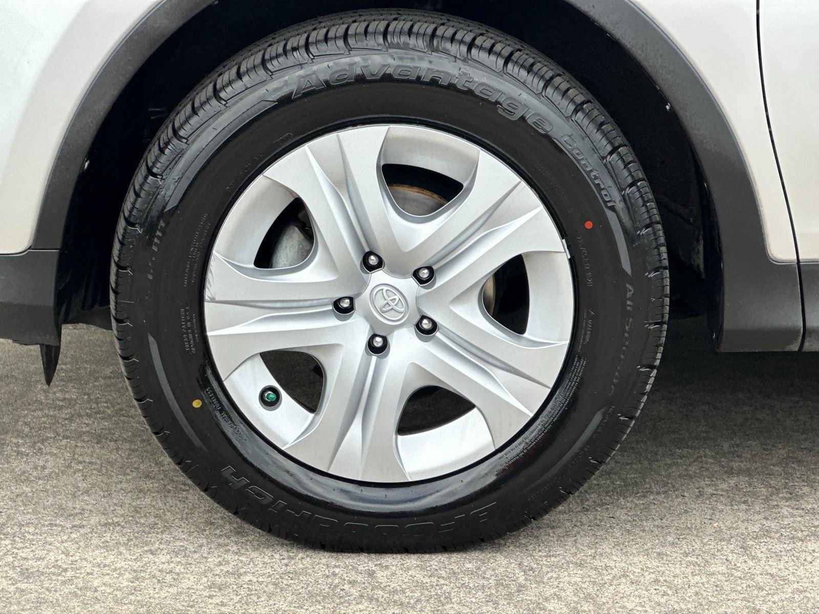 Used 2013 Toyota RAV4 LE AWD/4WD image 23